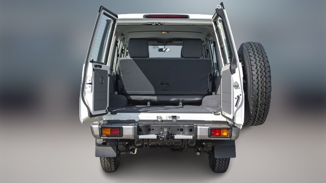 Toyota Lc76 7